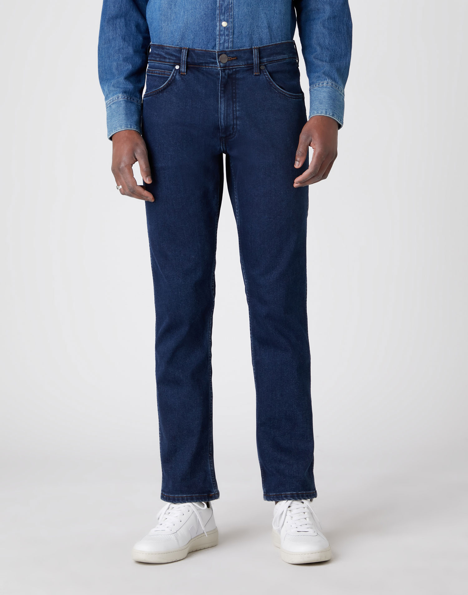 Wrangler Greensboro slim brushed pantalones vaqueros de hombre W15QZ123B azul medio
