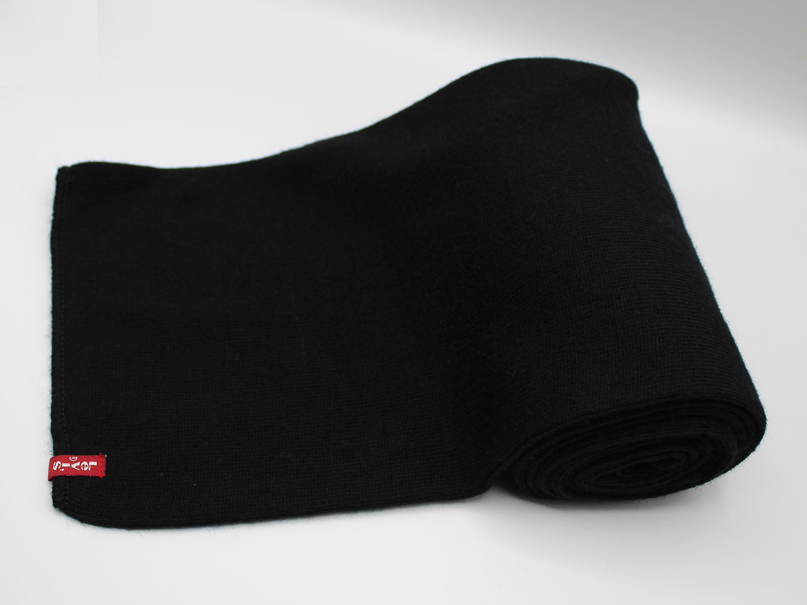 Bufanda d'hivern unisex Levi's, model 14152/59, de color negre - 2 - La Casa Dels Pantalons