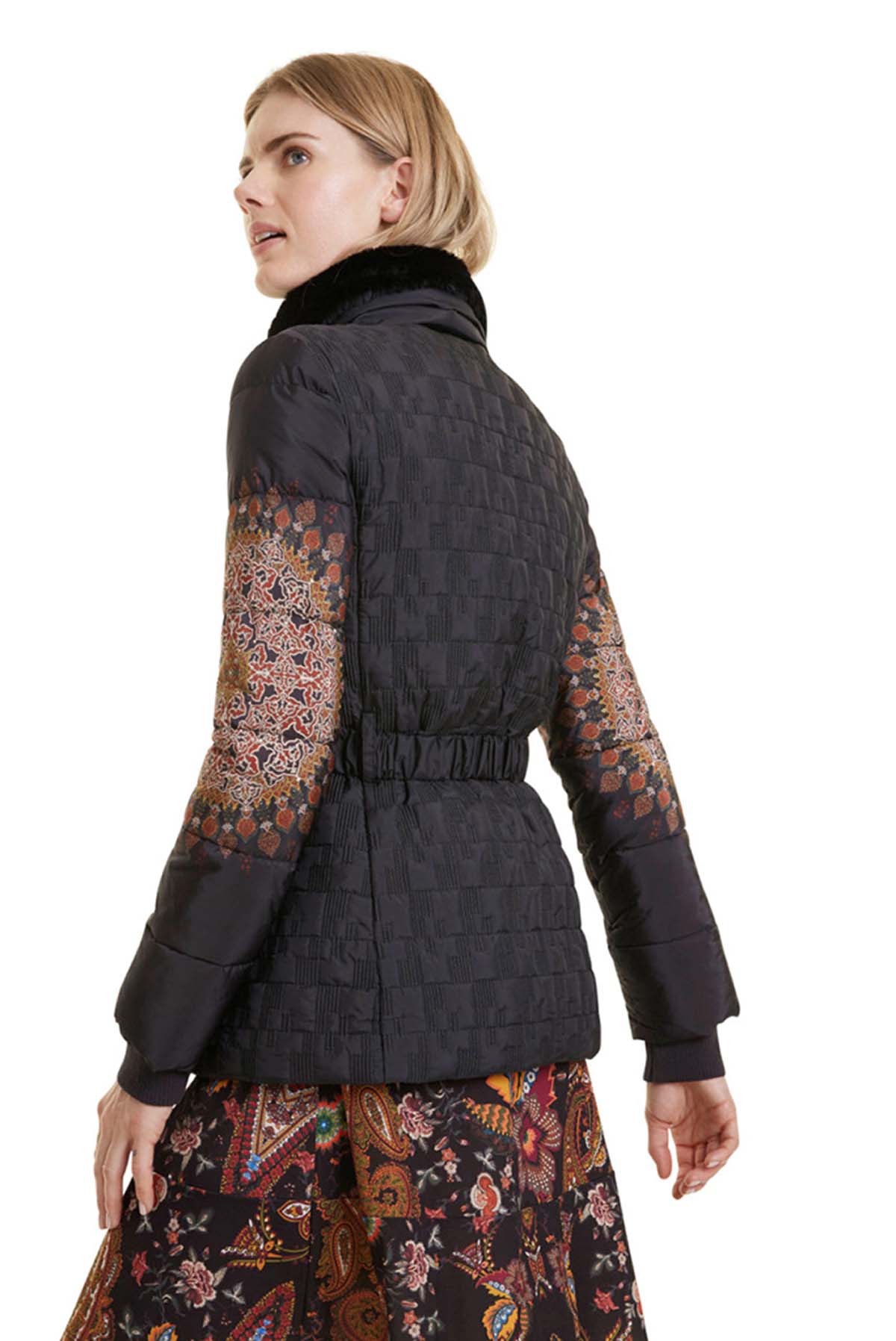 Chaqueta de mujer Desigual, modelo 19WWEW14/2000, de color negro - 3 - La Casa Dels Pantalons