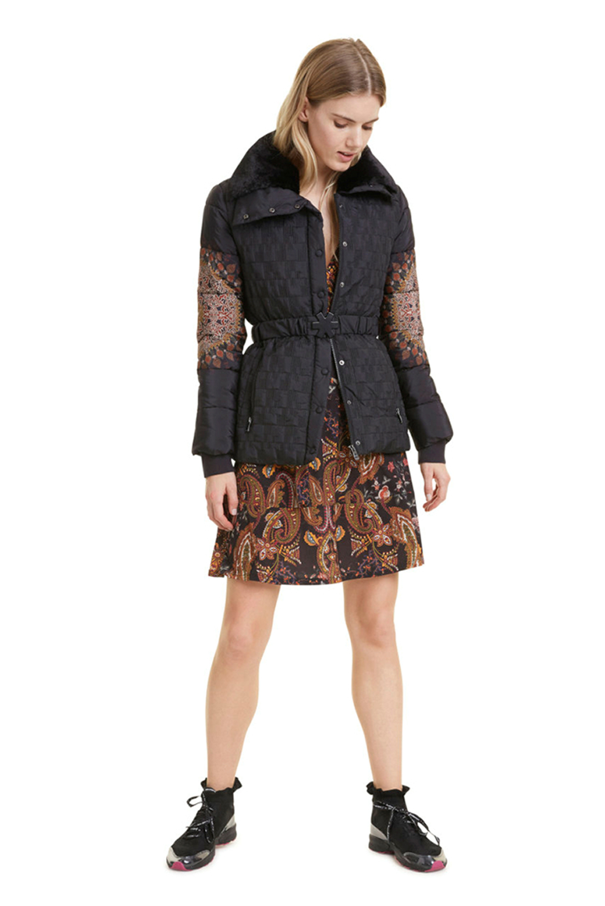 Chaqueta de mujer Desigual, modelo 19WWEW14/2000, de color negro - 2 - La Casa Dels Pantalons