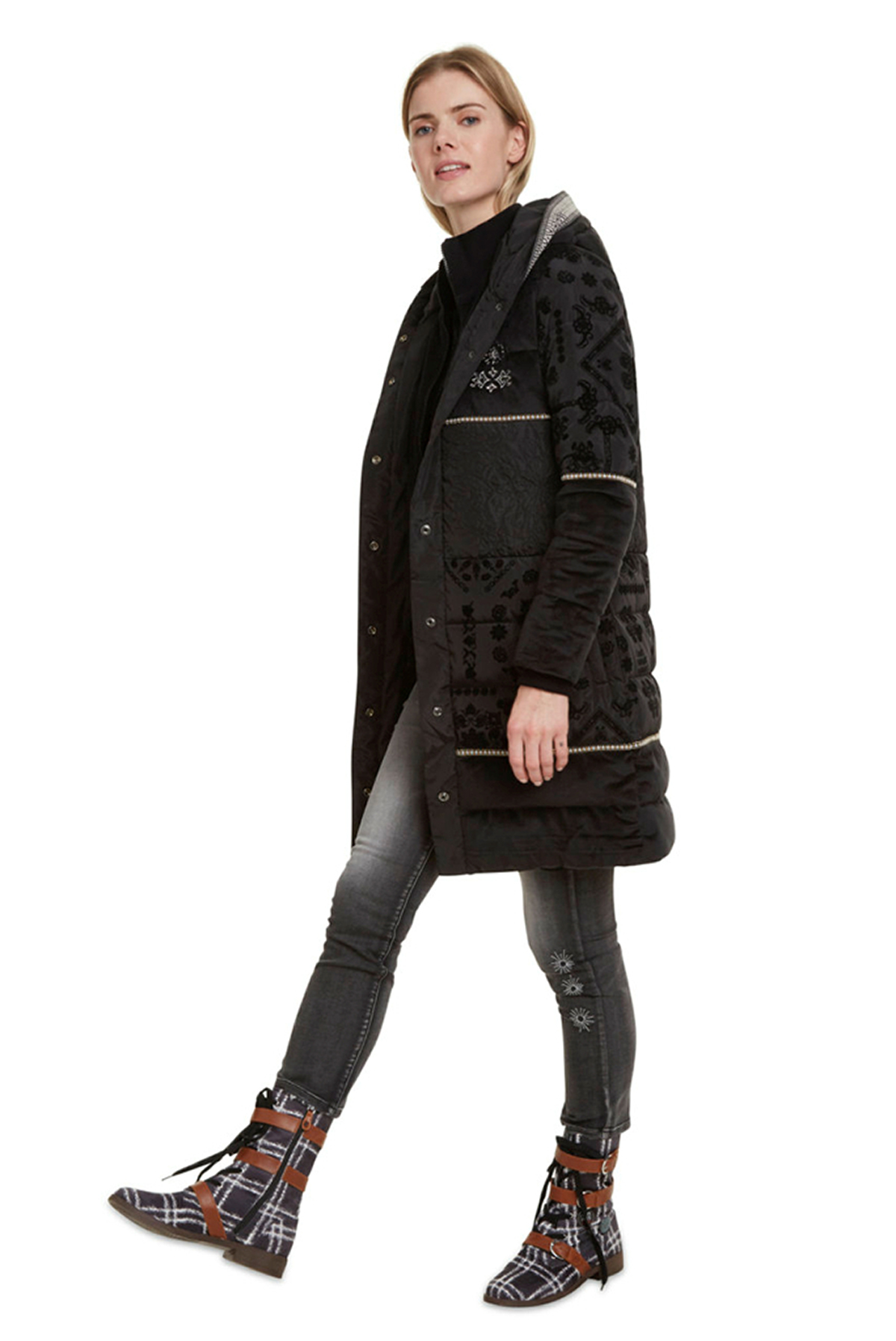 Abrigo de mujer Desigual, modelo 19WWEWBK/2000, de color negro - 3 - La Casa Dels Pantalons