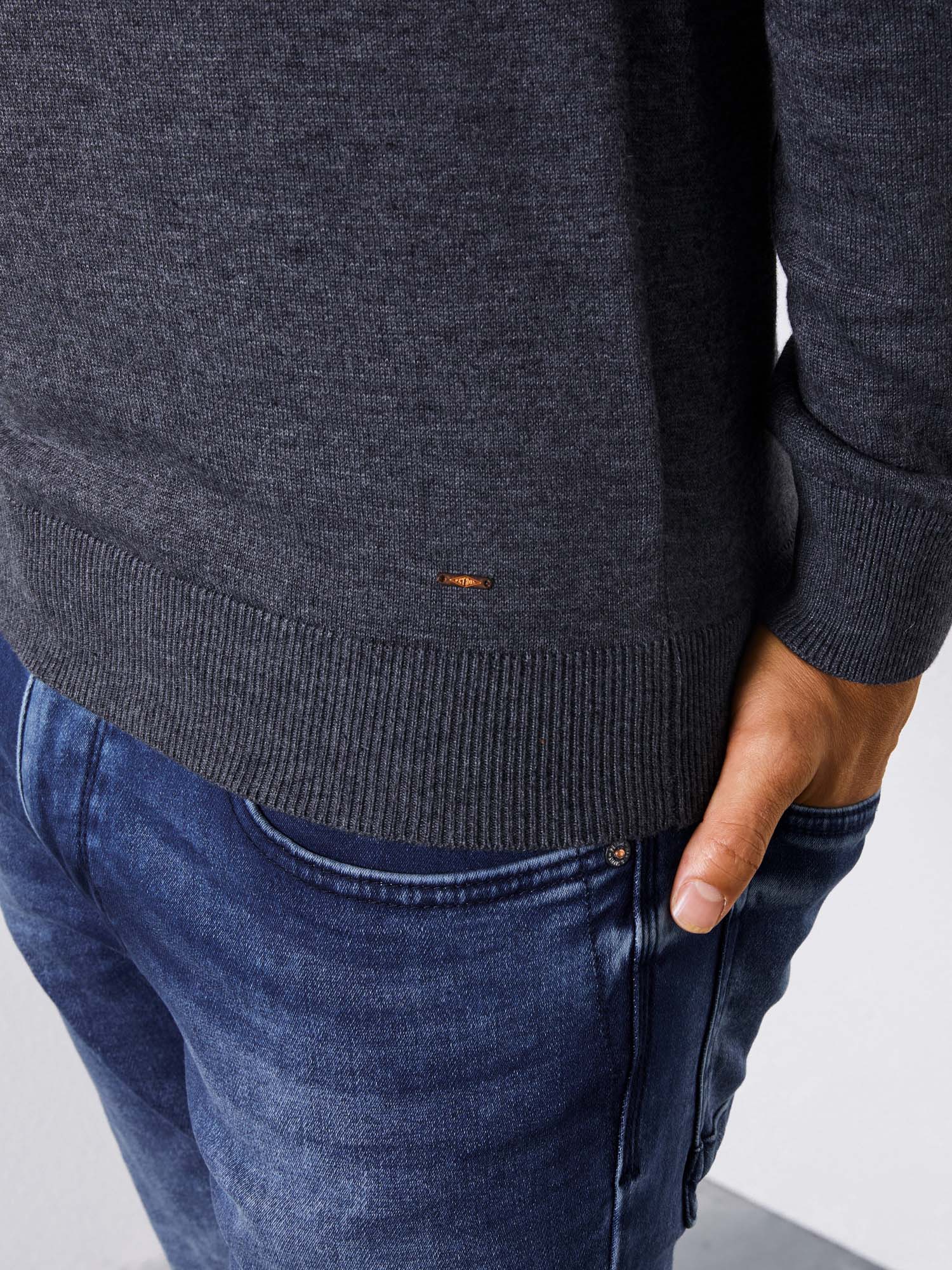 Jersey de hombre de cuello de pico, de la marca Petrol (KWV200 / 9073), de color gris - 2 - La Casa Dels Pantalons