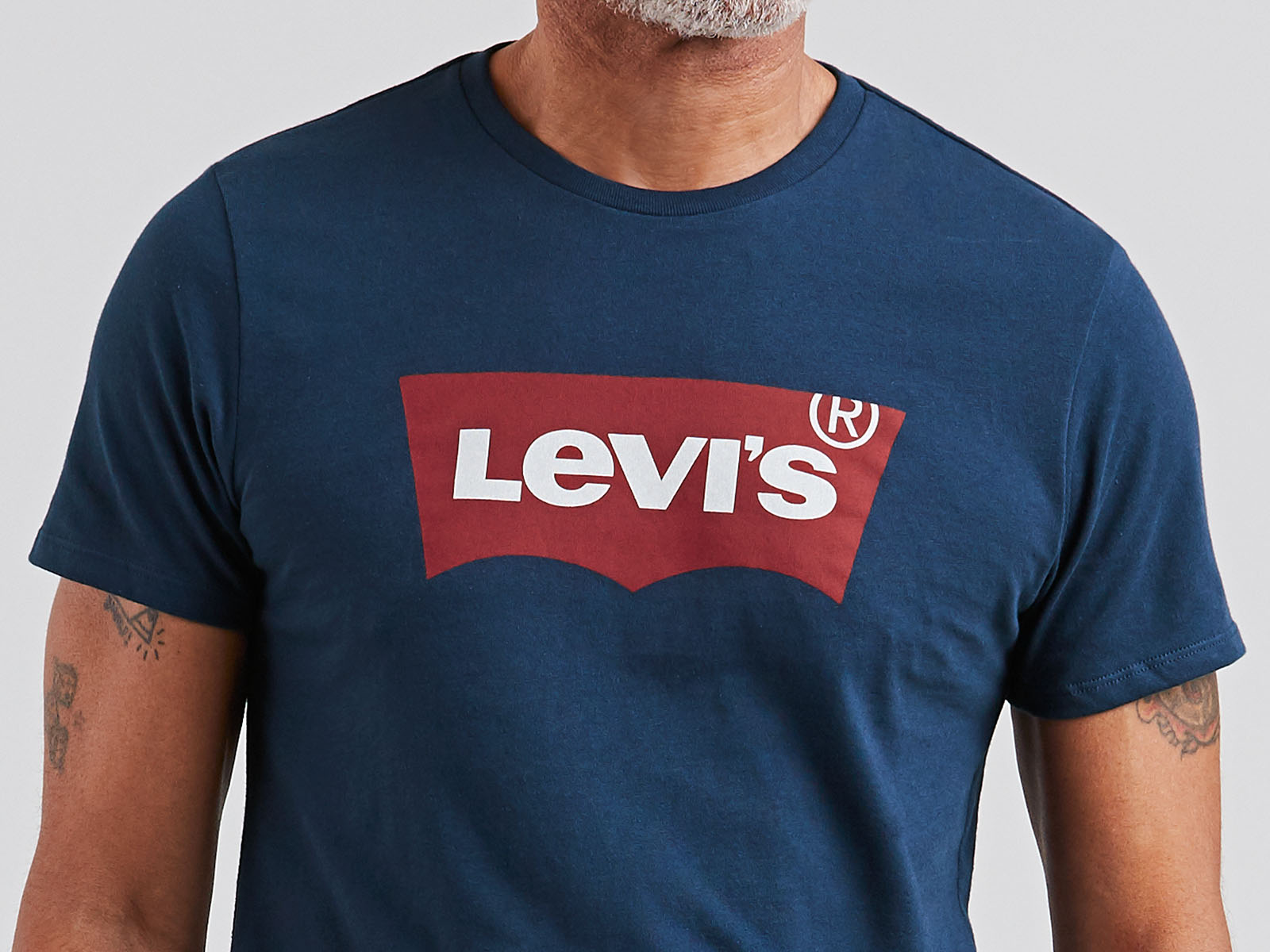 Samarreta de màniga curta d'home Levi's, model 17783-0139, color blau marí i batwing logo vermel - 3 - La Casa Dels Pantalons