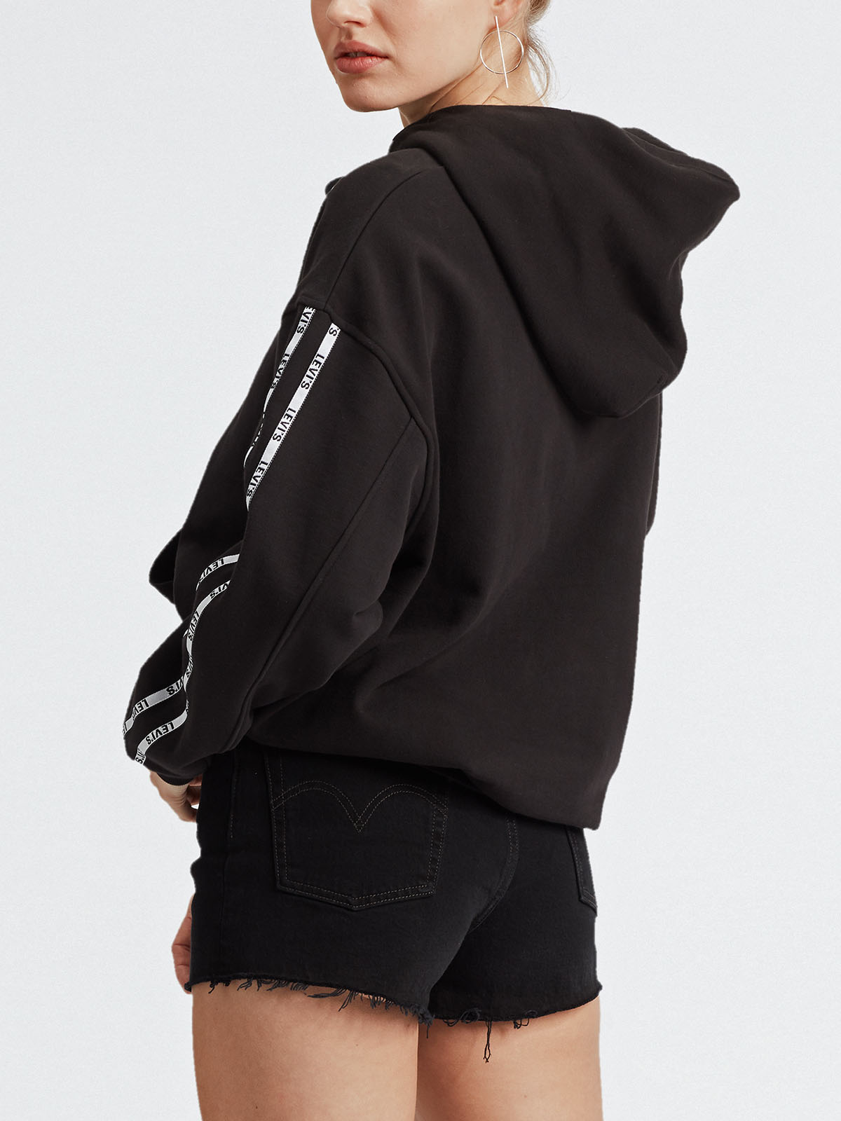 Dessuadora de dona amb caputxa, Levi's 74318.00.25, de color negre - 3 - La Casa Dels Pantalons