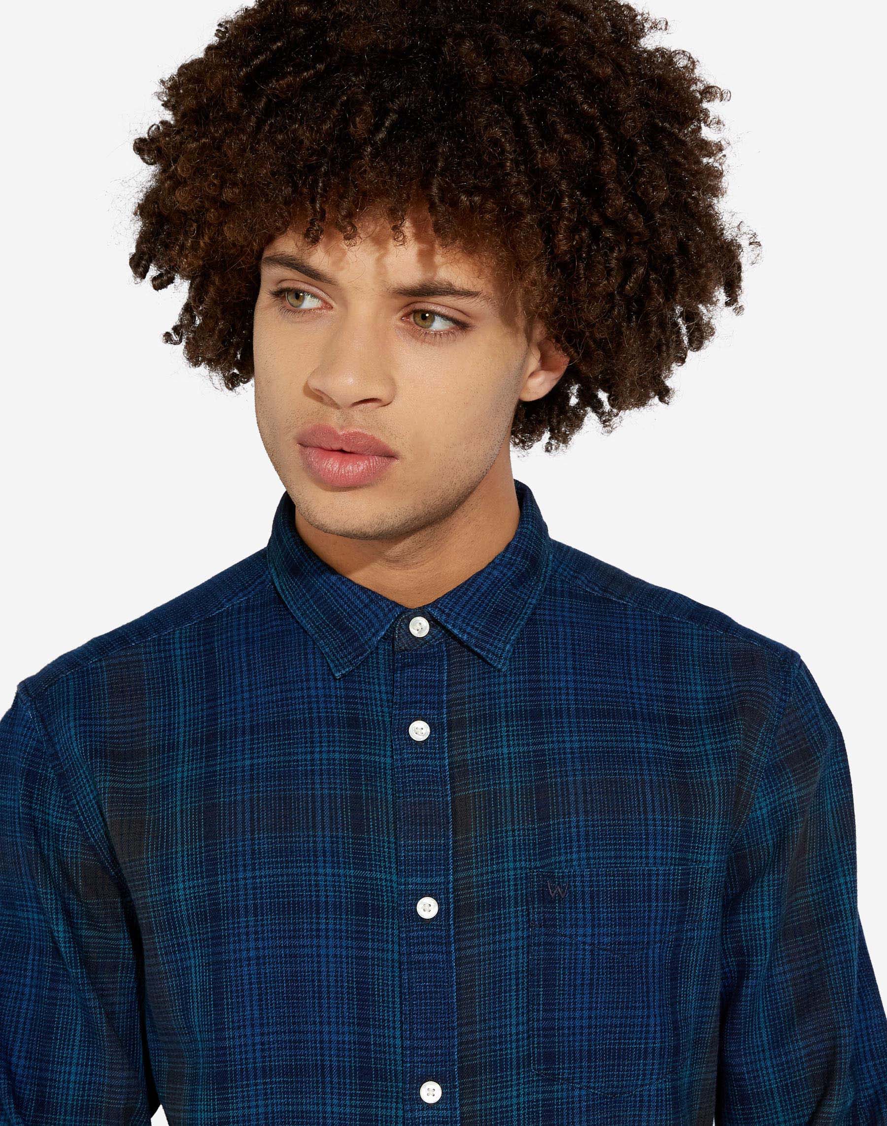 Camisa d'home de cotó, de màniga llarga, Wrangler W5A1STXJY, de quadres blaus - 2 - La Casa Dels Pantalons