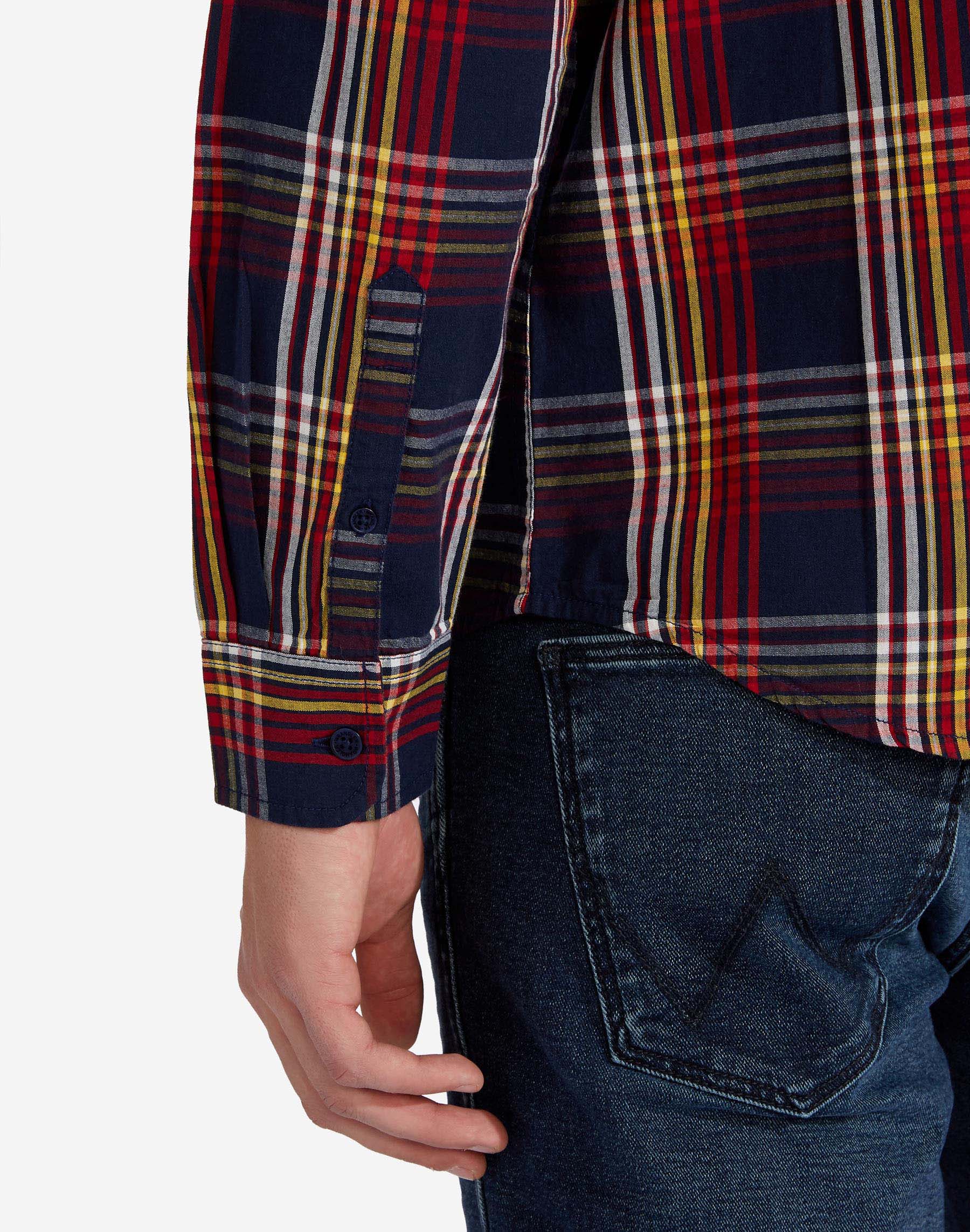 Camisa d'home de cotó, de màniga llarga, Wrangler W5F14MX51 de quadres vermells i blaus - 3 - La Casa Dels Pantalons