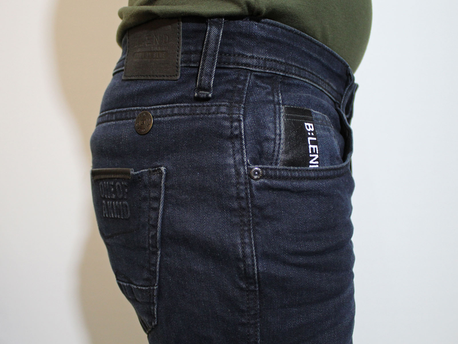  - 2 - La Casa Dels Pantalons