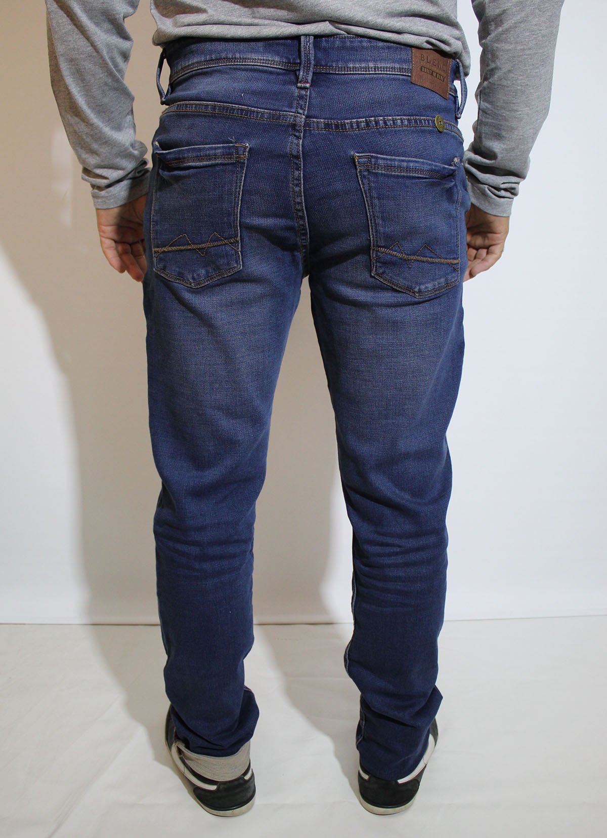  - 2 - La Casa Dels Pantalons