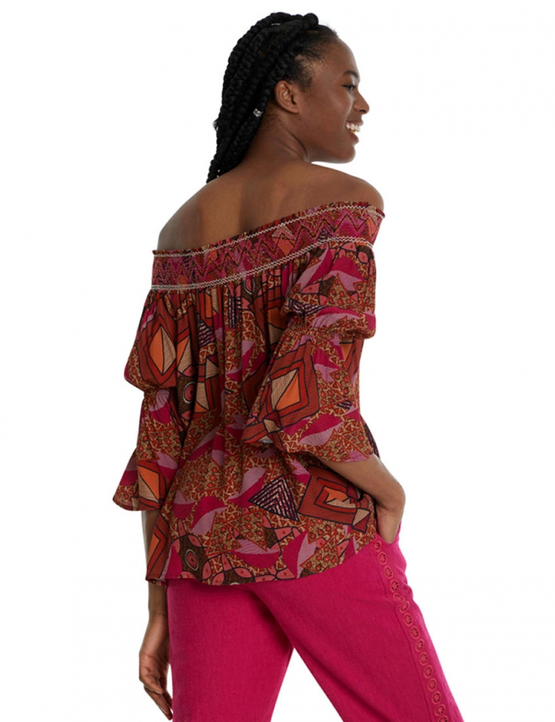 Blusa de mujer Desigual, modelo Kavala 20SWBW62, con un estampado de diferentes colores - 3 - La Casa Dels Pantalons