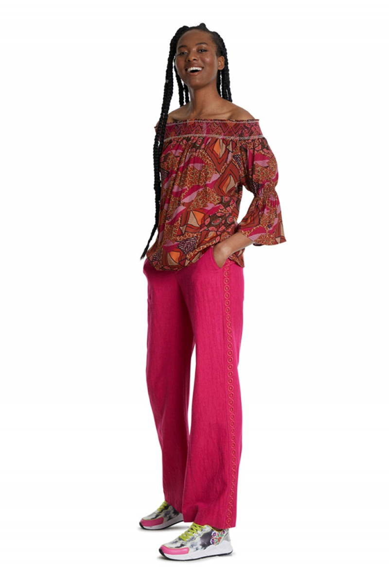 Blusa de mujer Desigual, modelo Kavala 20SWBW62, con un estampado de diferentes colores - 2 - La Casa Dels Pantalons