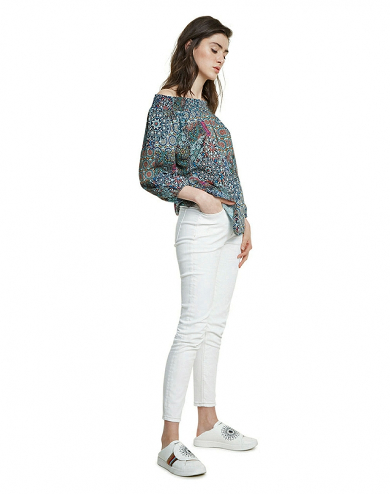 Brusa de dona de màniga llarga Desigual, model Maritsa 20SWBW65, estampada - 3 - La Casa Dels Pantalons