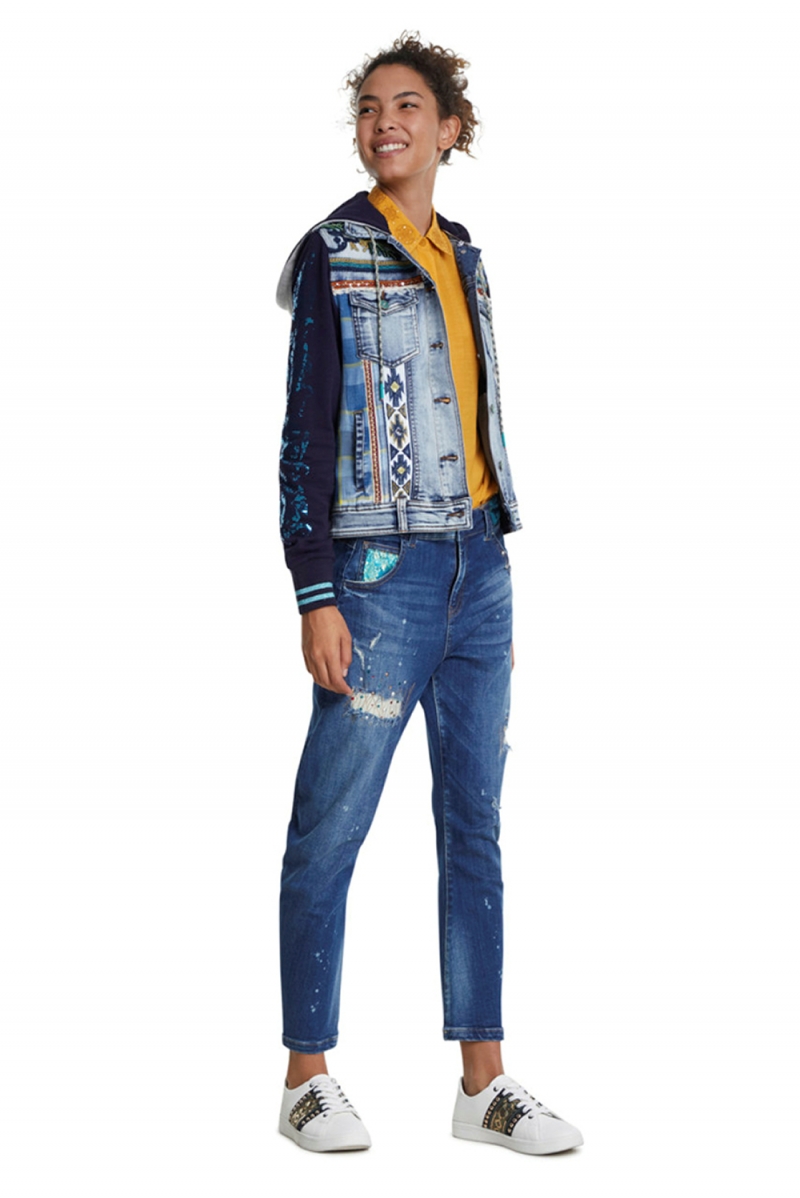 Cazadora vaquera de mujer Desigual, modelo Loris 20SWED14, de color tejano claro - 3 - La Casa Dels Pantalons