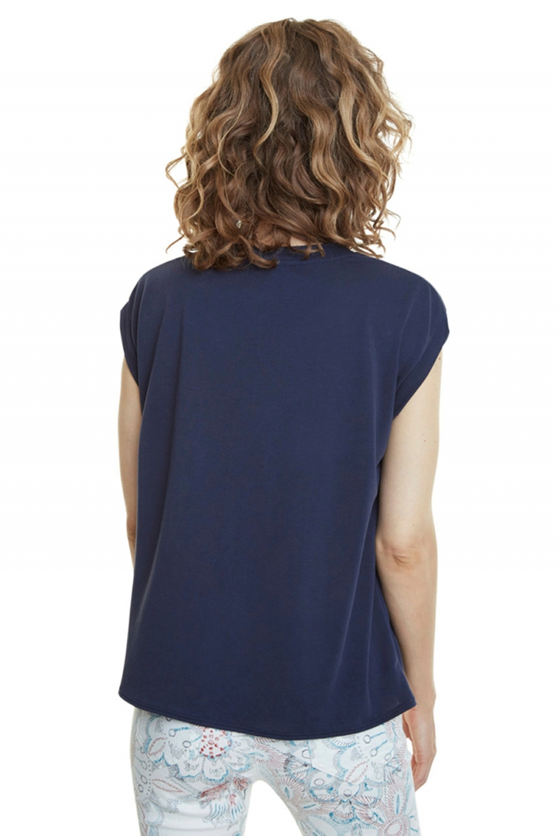 Camiseta de mujer de manga corta Desigual, modelo Budapest 20SWTK90, de color azul marino - 2 - La Casa Dels Pantalons
