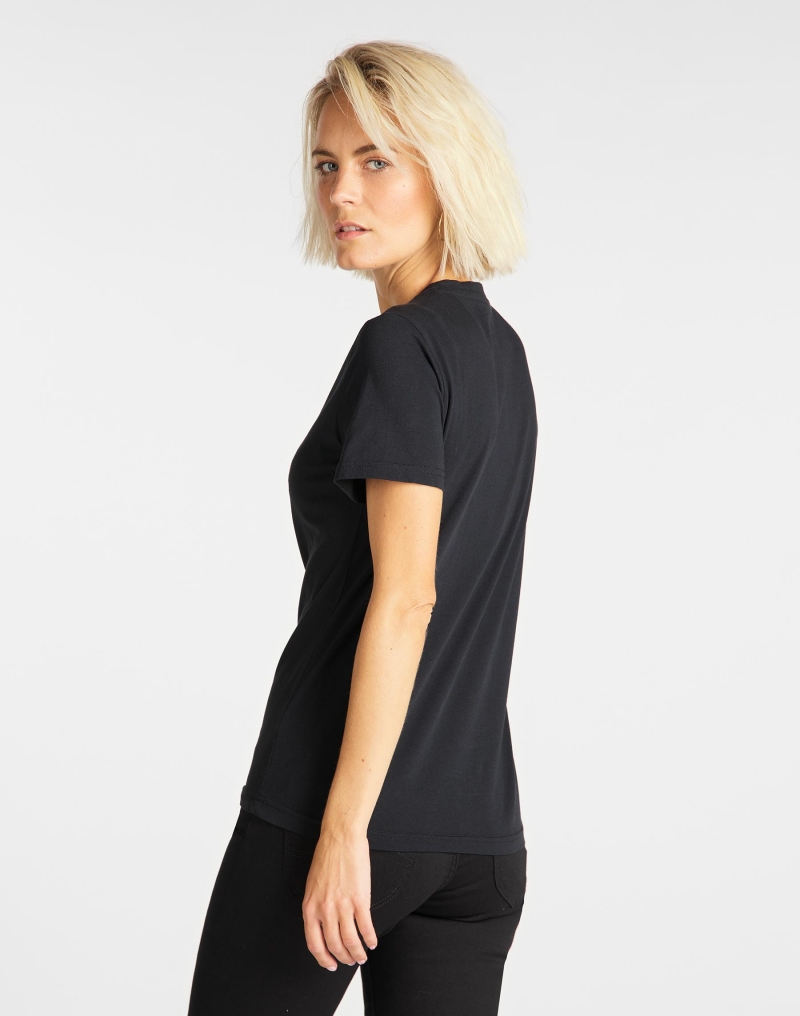 Camiseta de mujer de manga corta, Lee L41HEP01, de color negro y logo - 2 - La Casa Dels Pantalons