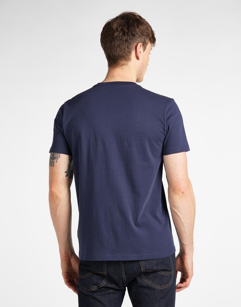 Samarreta d'home de màniga curta, Lee L64VFQNM, de color blau marí i logo taronja - 3 - La Casa Dels Pantalons