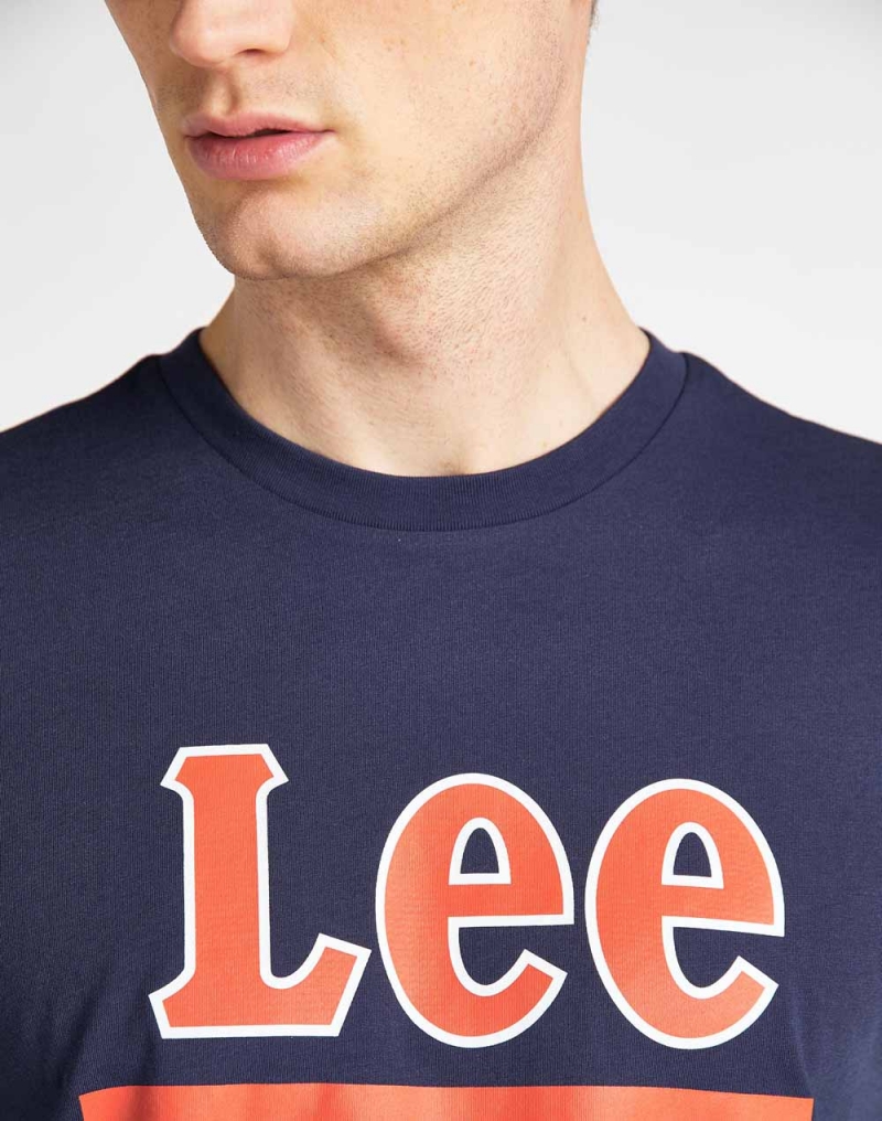 Samarreta d'home de màniga curta, Lee L64VFQNM, de color blau marí i logo taronja - 2 - La Casa Dels Pantalons