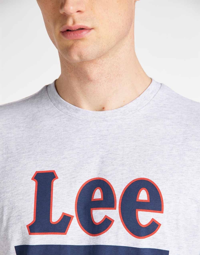 Camiseta de hombre de manga corta, Lee L64VFQ03, color gris vigoré y logo azul - 2 - La Casa Dels Pantalons