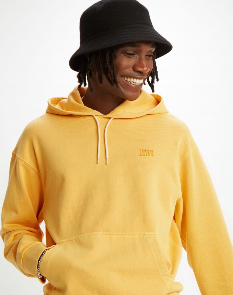 Dessuadora d'home amb caputxa Levi's, model 85534-0002, de color groc - 3 - La Casa Dels Pantalons