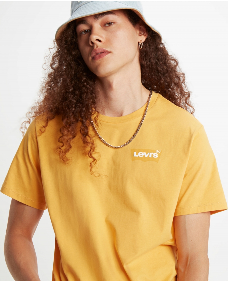 Camiseta de manga corta de hombre Levi's, modelo 22489-0261, de color mostaza y batwing logo - 2 - La Casa Dels Pantalons