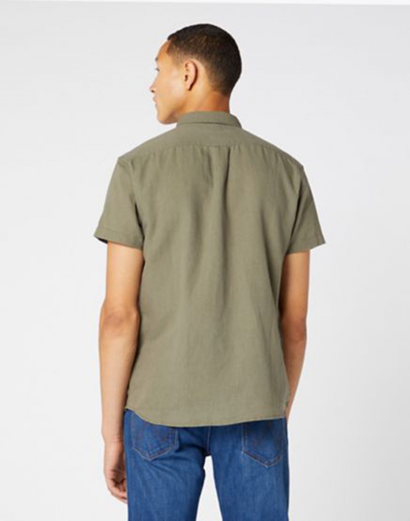 Camisa d'home de màniga curta Wrangler, model W5J1L0X45, de lli color caqui - 2 - La Casa Dels Pantalons