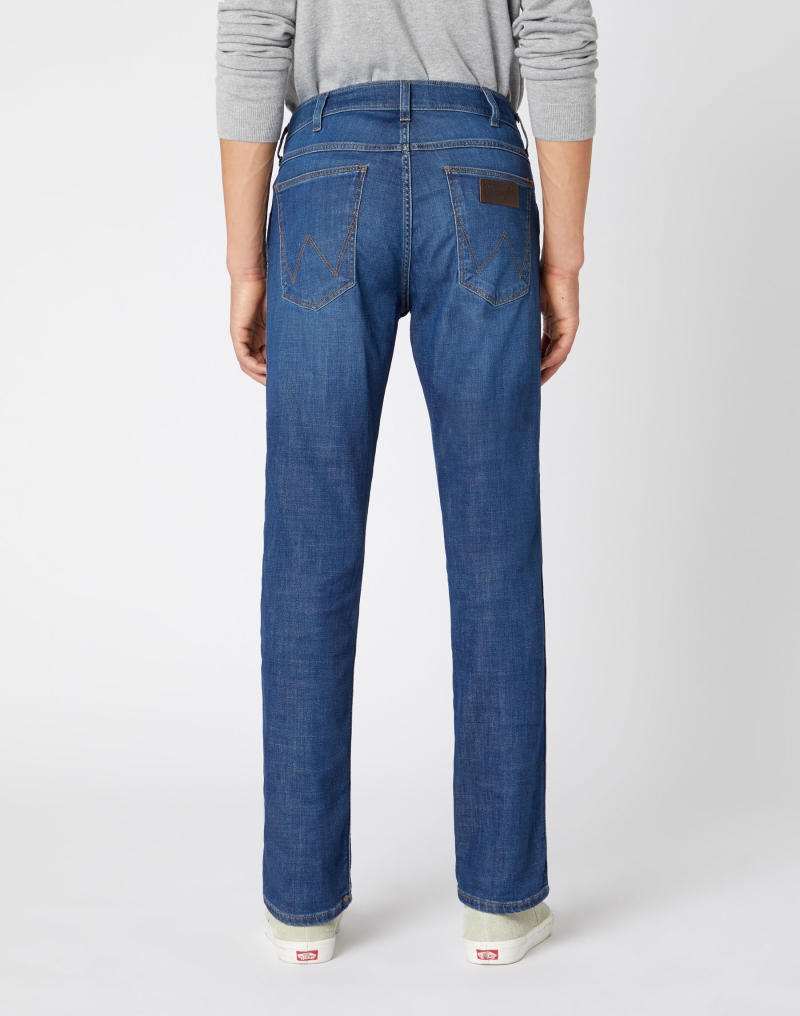 Pantalons texans Wrangler Greensboro, model W15QQ1150, de color texà blau mig - 3 - La Casa Dels Pantalons