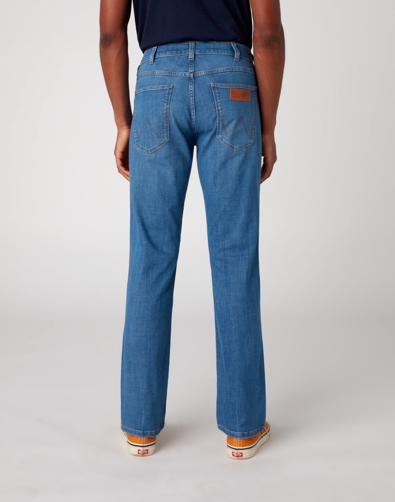 Pantalons texans Wrangler Greensboro slim, model W15QQ1158, de color texà rentat a la pedra - 3 - La Casa Dels Pantalons