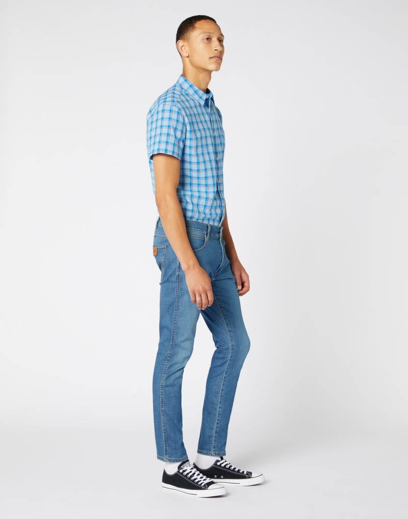 Pantalons texans Wrangler Larston slim tapered, model W18SQ1156, de texà rentat a la pedra - 2 - La Casa Dels Pantalons
