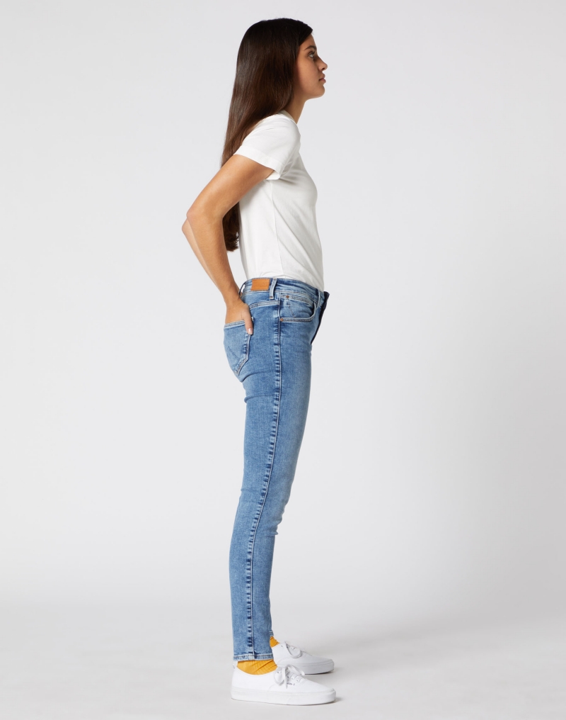 Pantalones vaqueros Wrangler Skinny de mujer, W28KVH78X, de color tejano lavado a la piedra claro - 3 - La Casa Dels Pantalons