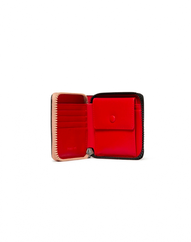 Monedero de mujer Desigual, modelo Logo patch 20SAYP34, de color beige - 2 - La Casa Dels Pantalons
