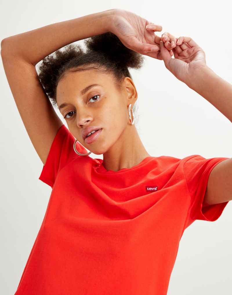 Samarreta de dona Levi's de màniga curta, model 39185-0100, de color vermell - 3 - La Casa Dels Pantalons