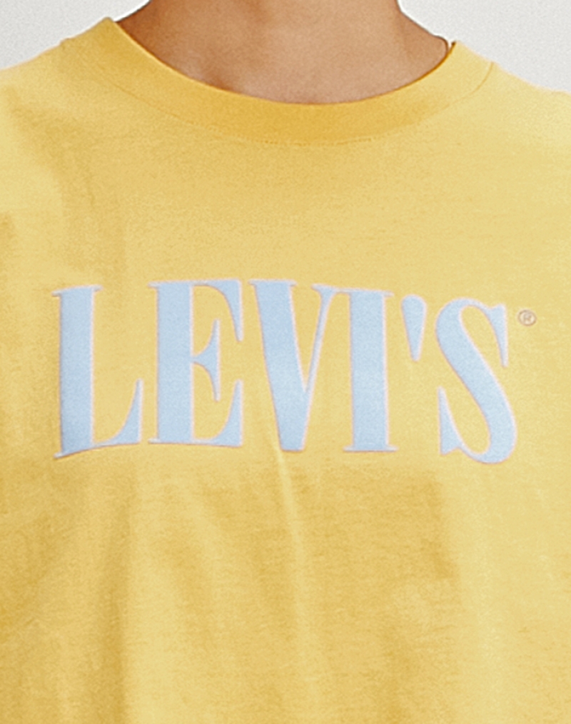 Samarreta de dona Levi's de màniga curta, model 69973-0086, de color groc i serif logo - 2 - La Casa Dels Pantalons