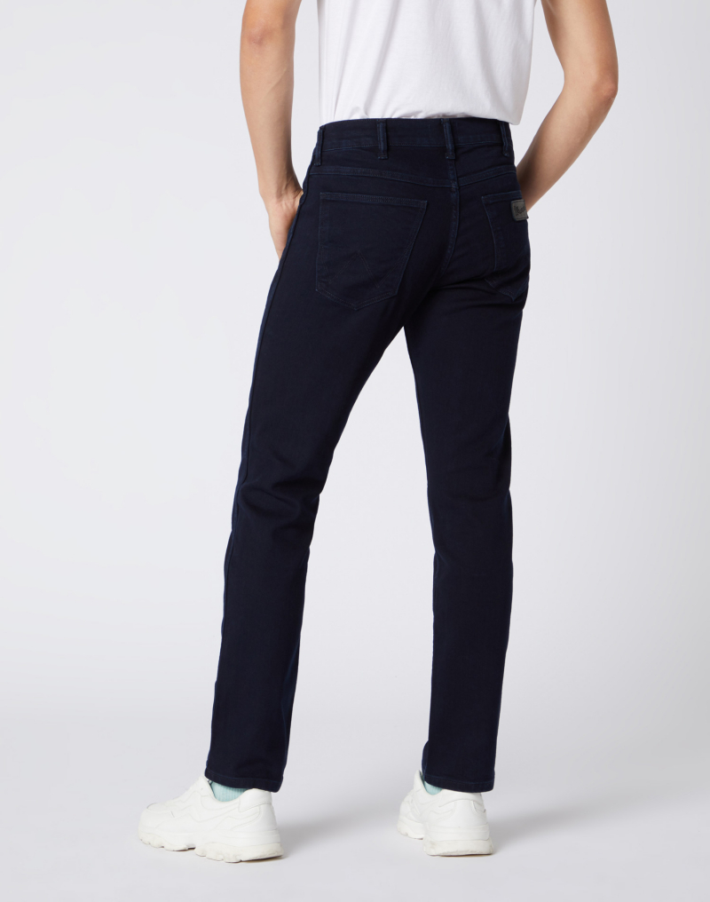Pantalons texans d'home Wrangler Greensboro slim, model W15QQC77D, de color blau negrós - 3 - La Casa Dels Pantalons
