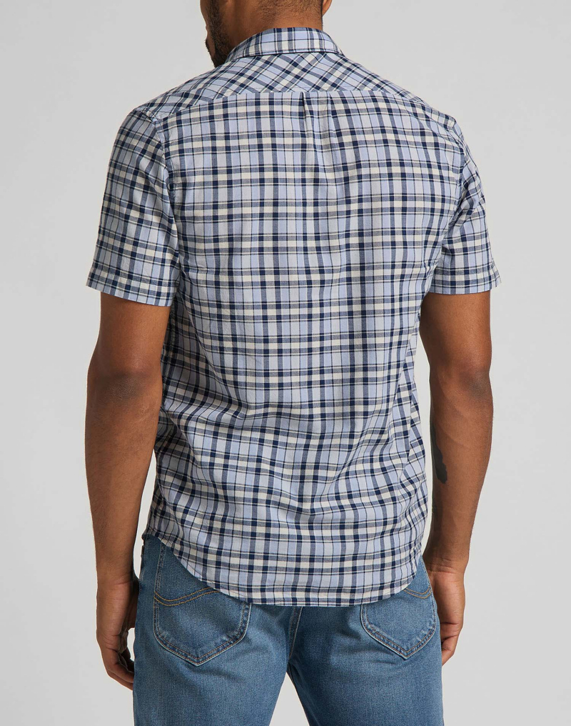 Camisa d'home de màniga curta Lee, model L886KZLR, de quadres blaus - 3 - La Casa Dels Pantalons