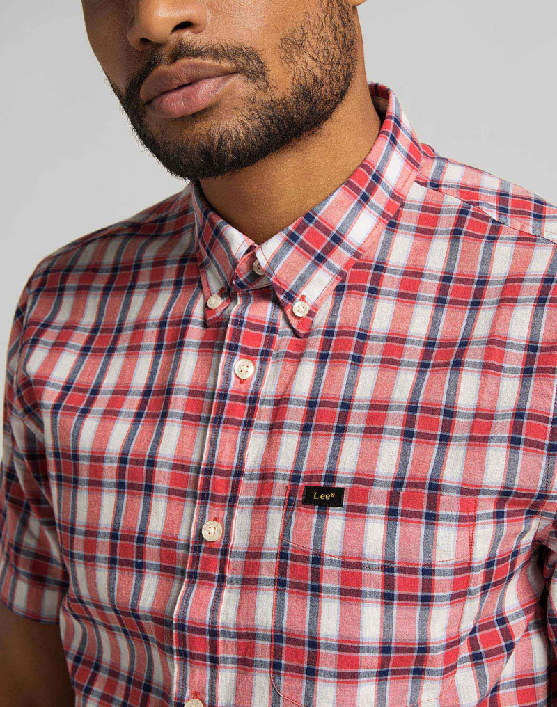 Camisa de hombre de manga corta Lee, modelo L886KZNV, de cuadros rojos. - 2 - La Casa Dels Pantalons
