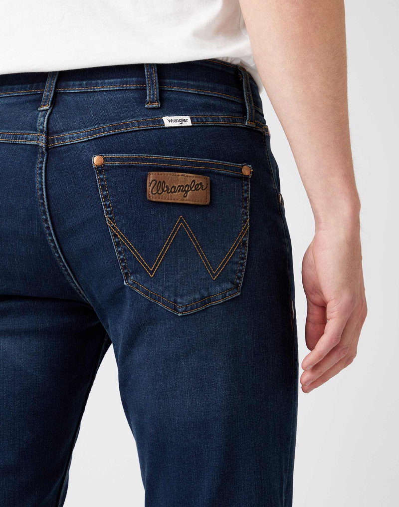 Pantalons texans d'home Wrangler Larston slim tapered, model W18SXL374, blau fosc - 2 - La Casa Dels Pantalons