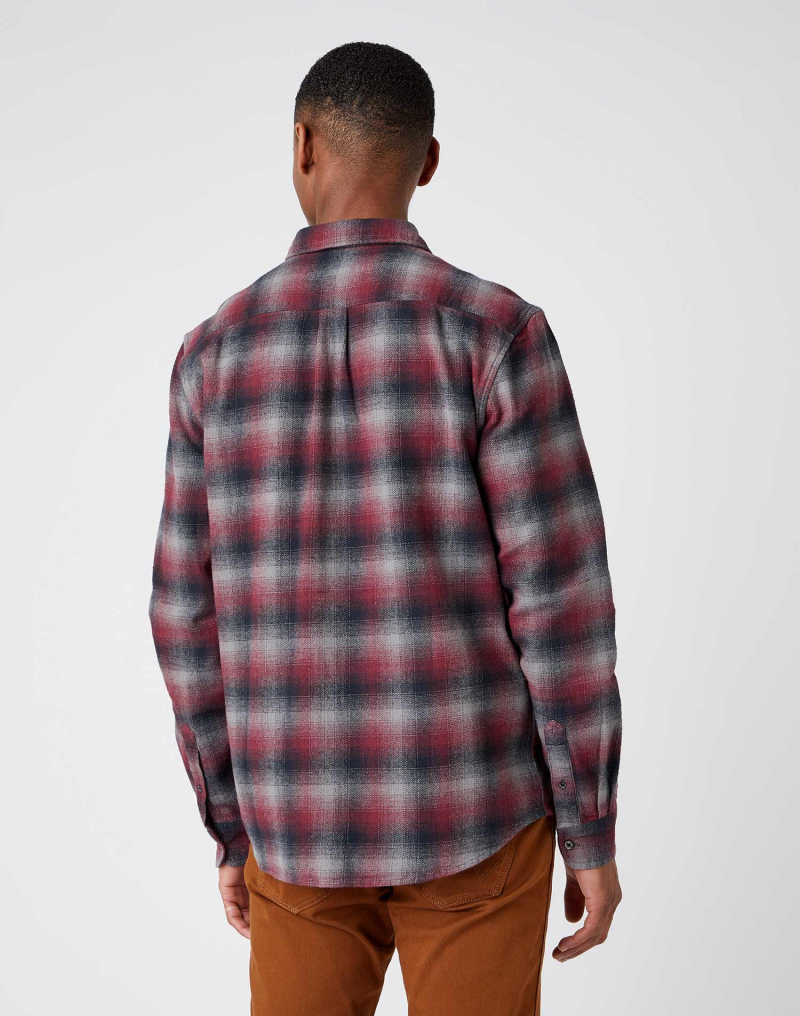 Camisa de hombre de manga larga Wrangler, modelo W5A13BX7O, de cuadros granate - 2 - La Casa Dels Pantalons
