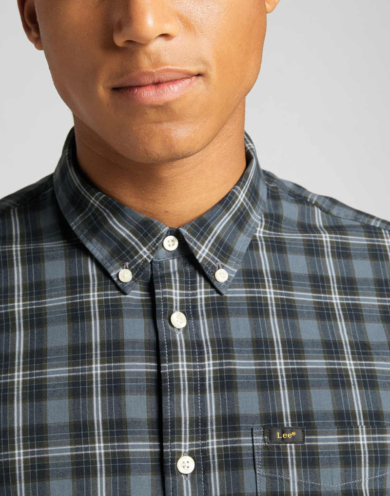 Camisa de hombre de manga larga Lee, modelo L880MBTG, de cuadros azules - 2 - La Casa Dels Pantalons