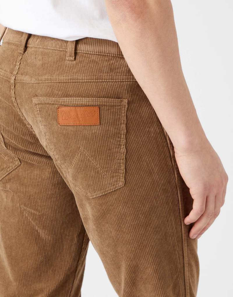 Pantalons texans de pana d'home Wrangler Greensboro slim, model W15QA2012, de color beix - 2 - La Casa Dels Pantalons