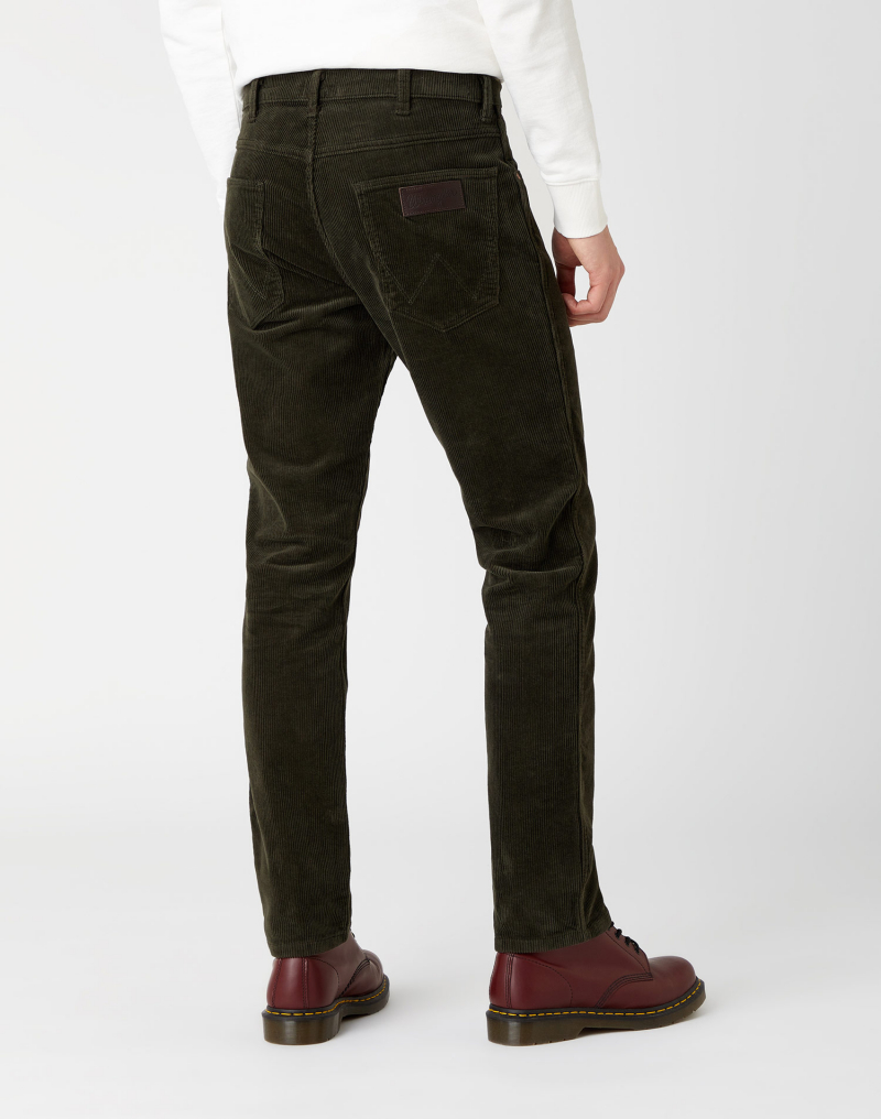 Pantalons texans de pana d'home Wrangler Greensboro slim, model W15QA2G40, caqui - 2 - La Casa Dels Pantalons