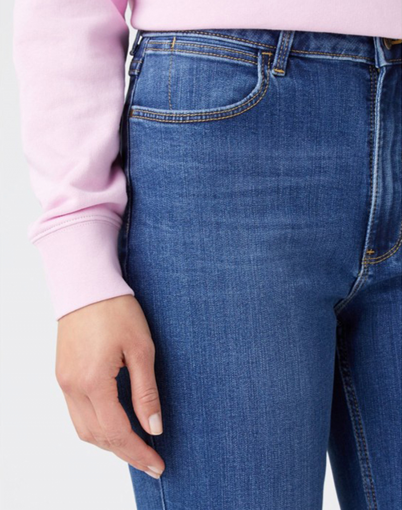 Pantalones vaqueros de mujer Wrangler straight, modelo W20TB940T, lavados a la piedra - 3 - La Casa Dels Pantalons