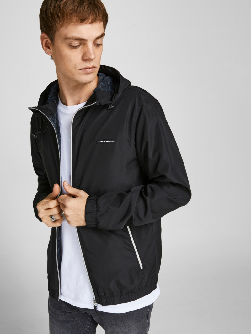 Jaqueta d'home amb caputxa Jack & Jones Jungle, 12203438, negra - 2 - La Casa Dels Pantalons