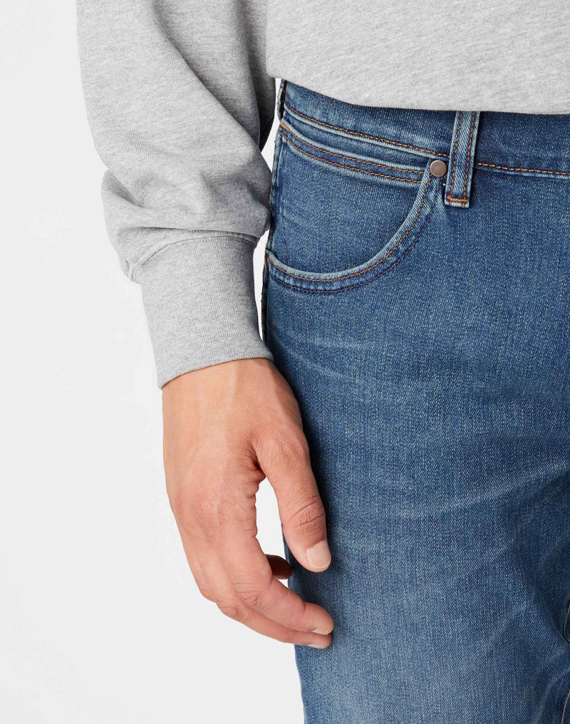 Pantalons texans d'home Wrangler Larston slim tapered, W18SXP409, rentats a la pedra - 2 - La Casa Dels Pantalons