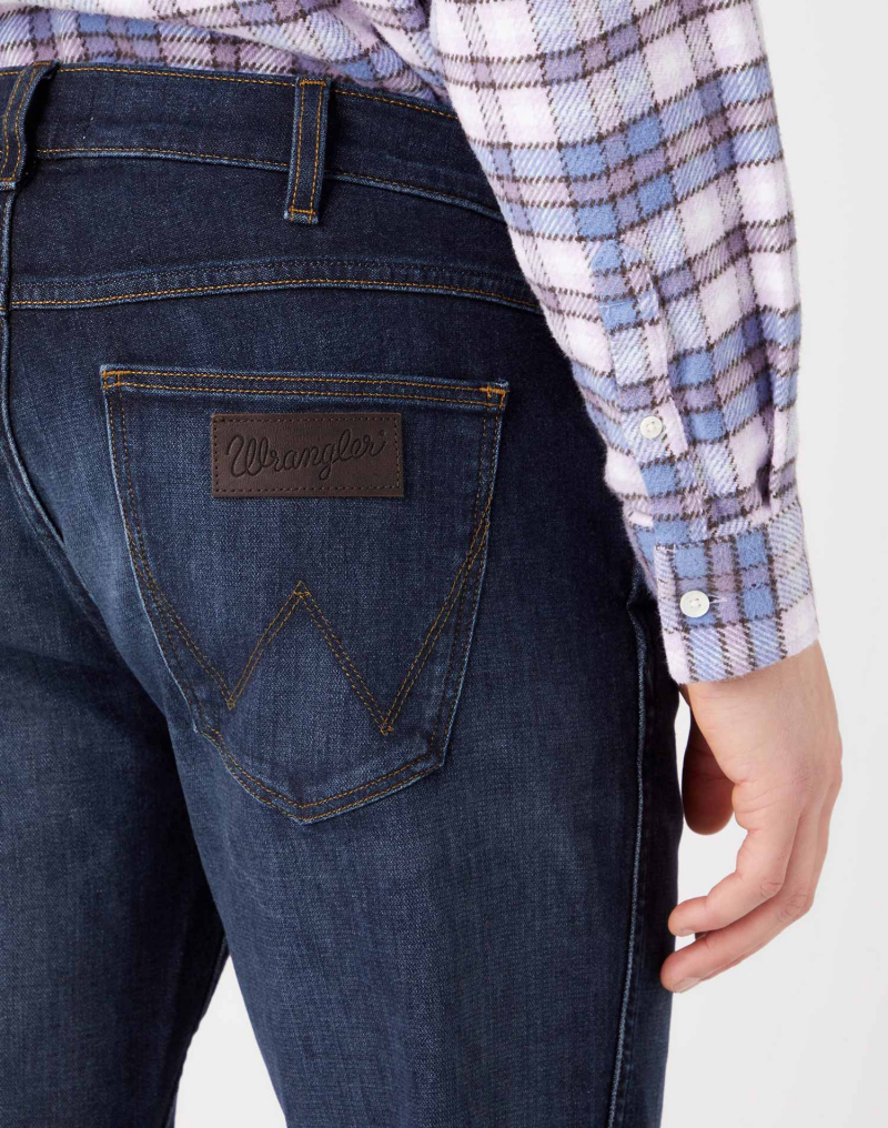 Pantalons texans d'home Wrangler Greensboro slim, model W15Q3521J, blau fosc - 3 - La Casa Dels Pantalons