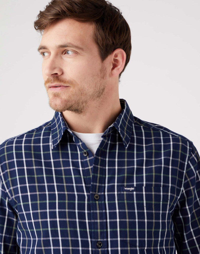 Camisa d'home de màniga llarga Wrangler, model W5K2MZ114, de quadres blau marí - 3 - La Casa Dels Pantalons