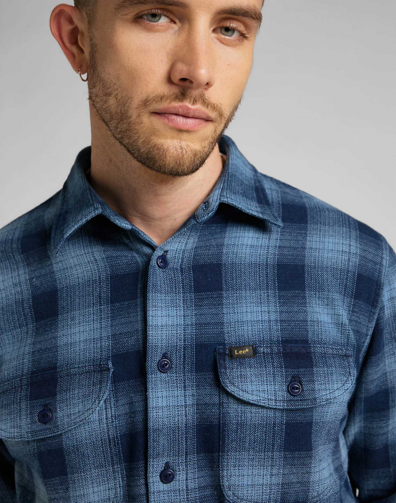 Camisa d'home de màniga llarga tipus worker Lee, model L68HDMDK, de quadres blaus - 3 - La Casa Dels Pantalons