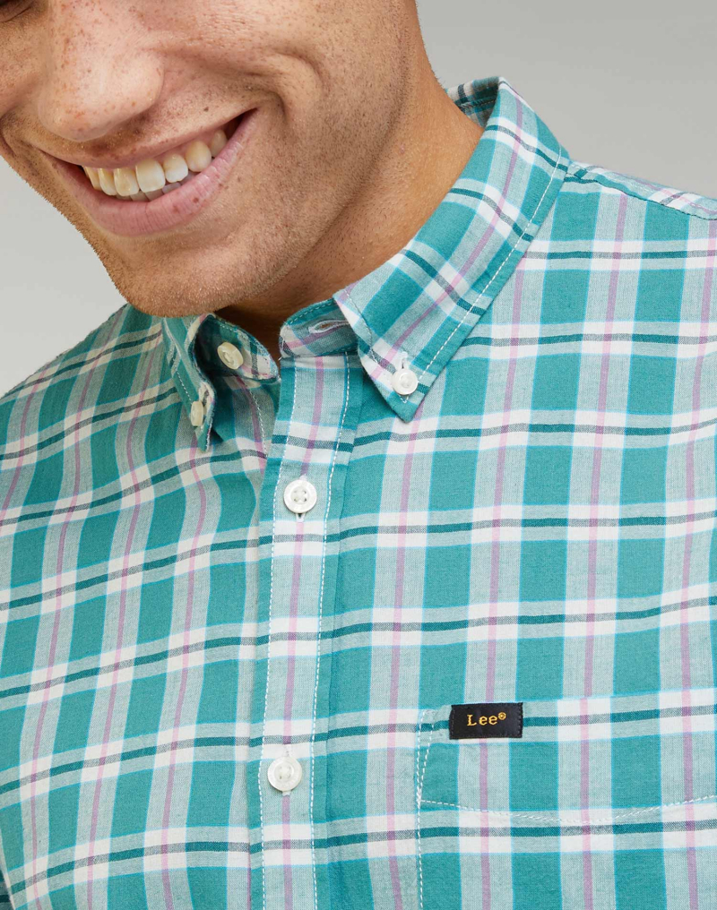 Camisa d'home de màniga curta Lee, model L886BKDO 112330677, de quadres verds - 3 - La Casa Dels Pantalons