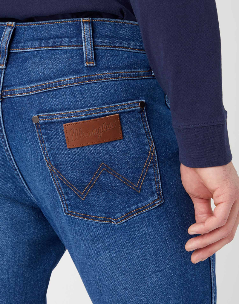 Pantalons texans d'home Wrangler Larston slim tapered, model W18SLD348 112341428, blau mig - 2 - La Casa Dels Pantalons