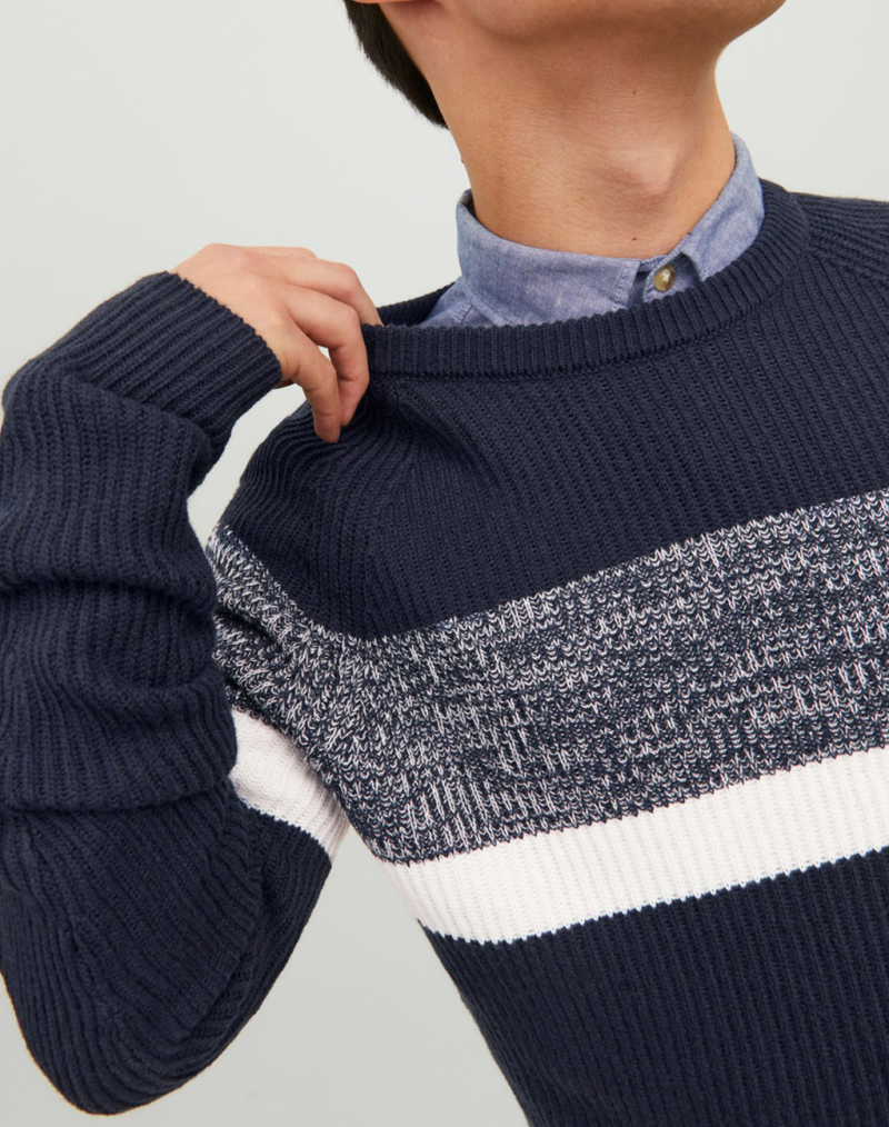 Jersei d'home de coll rodó Jack & Jones Pannel, model 12236304, de franges blau marí - 3 - La Casa Dels Pantalons