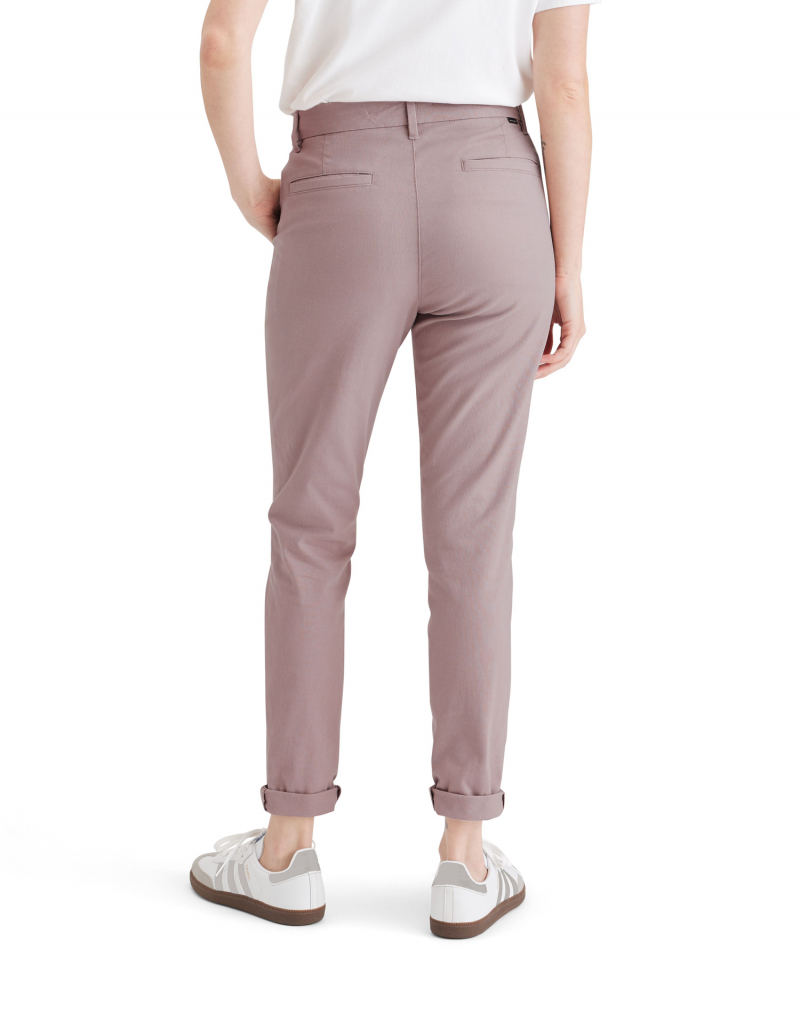 Pantalones de mujer Dockers Weekend Chino slim ankle lightweight, modelo 52699-0118, rosado - 2 - La Casa Dels Pantalons