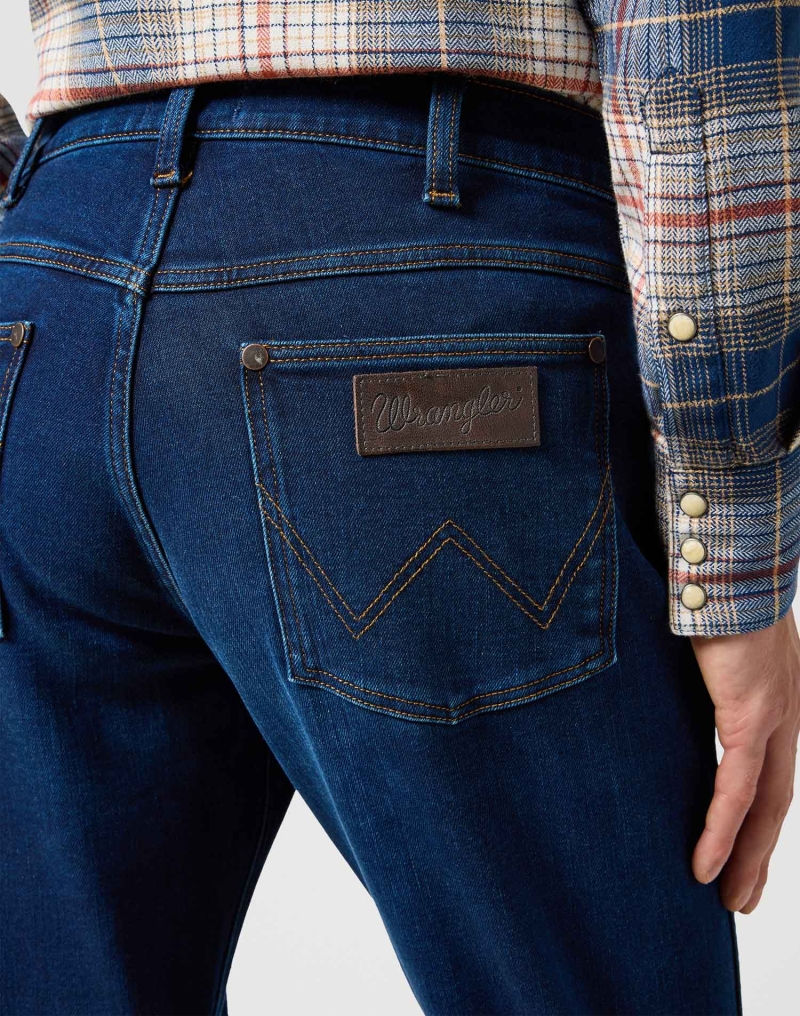 Pantalons texans brushed d'home Wrangler Greensboro slim, model 112357414, blau fosc - 2 - La Casa Dels Pantalons